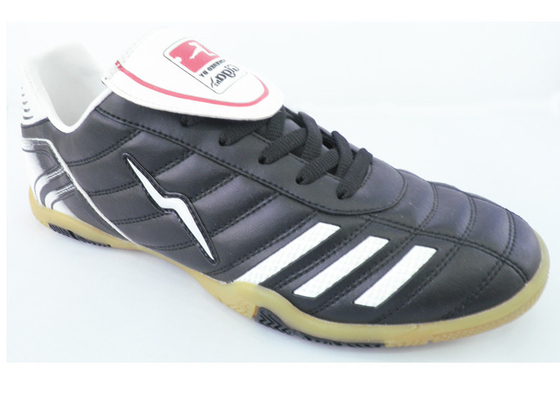 Label fait sur commande différent d'acheteur offert les chaussures extérieures d'intérieur du football de gazon