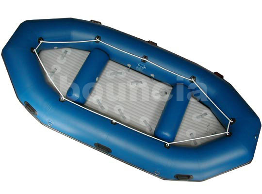 Bateau bleu de transporter de rivière avec le bateau gonflable gonflable de plancher/radeau