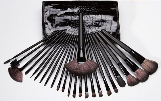 Chèvre synthétique cosmétique en bois noire des brosses de lecture 24PCS pour des femmes